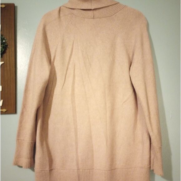 Eddie Bauer acrylic and wool V Neck sweater with ribbed trim - Picture 3 of 11